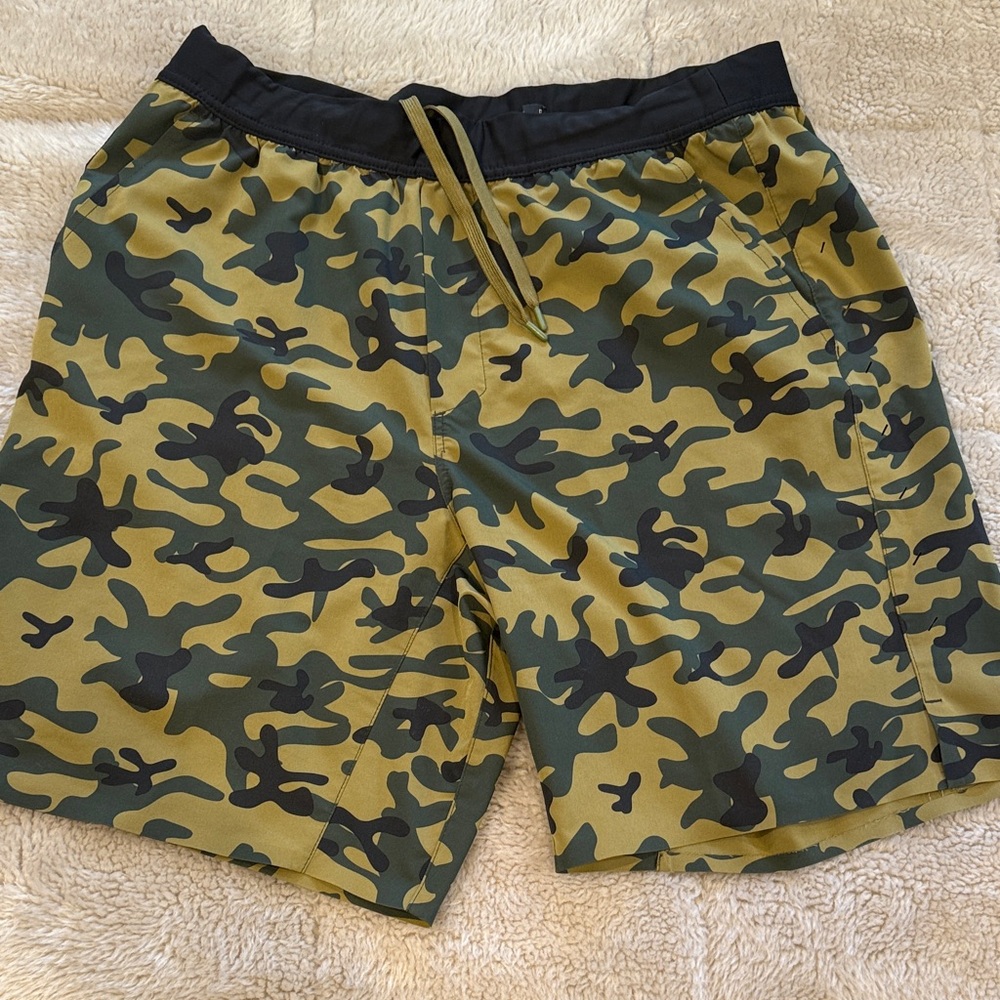 TEN THOUSAND Interval Shorts Men’s XL – Camo – EUC